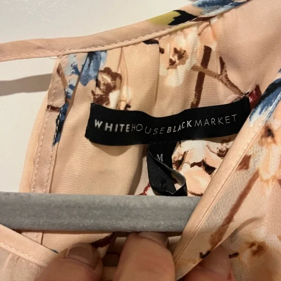 White House Black Market floral blouse. Size M. - Picture 2 of 4